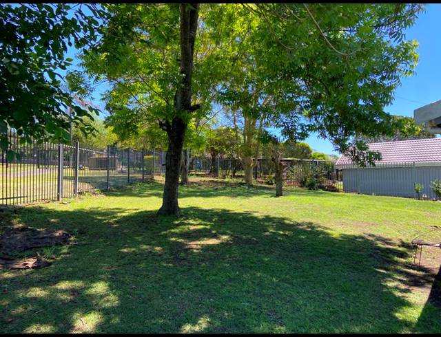 3 BEDROOM HOUSE FOR SALE IN BISLEY